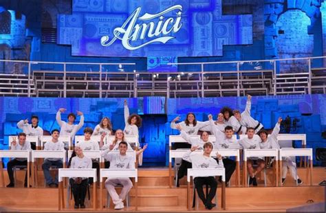 canale tv dove si fa replica amici 2018
